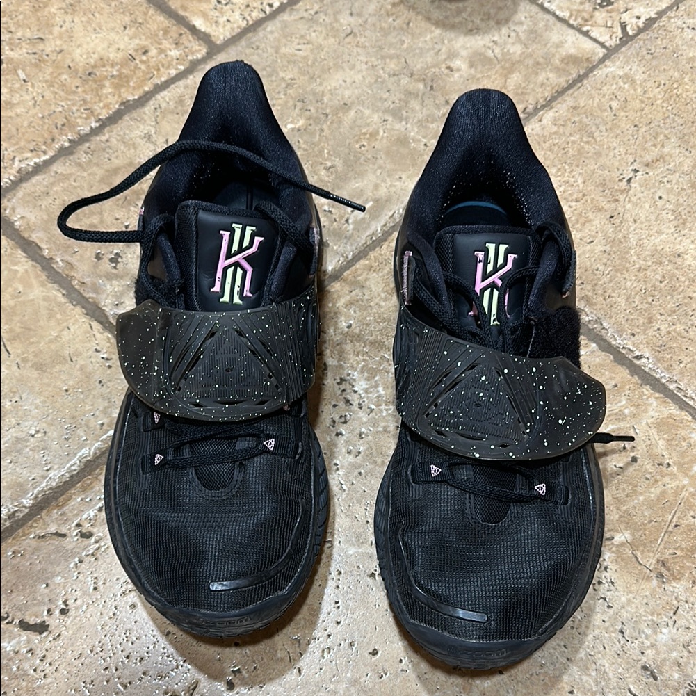 Men Black Nike Shoes